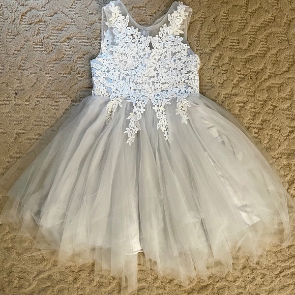 JJs House Other - Brand New Flower Girl Dress